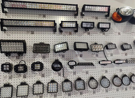 Огромный выбор фар для сельхозтехники — всегда в наличии!