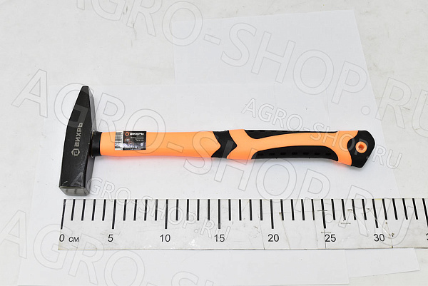 Молоток 400 гр с фиберглассовой ручкой Вихрь (73/6/8/5)